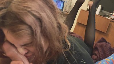 Cazzo in gola, collant strappati e tacchi strappati bello da incontrare